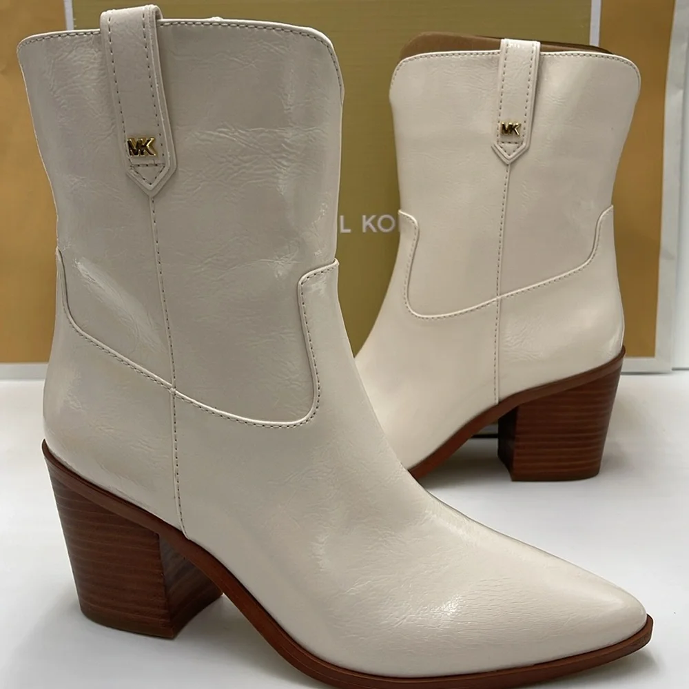 Michael Kors WAVERLY HEELED BOOTIE FAUX LEATHER
49F4WVME6L
LT CREAM - Picture 15 of 16